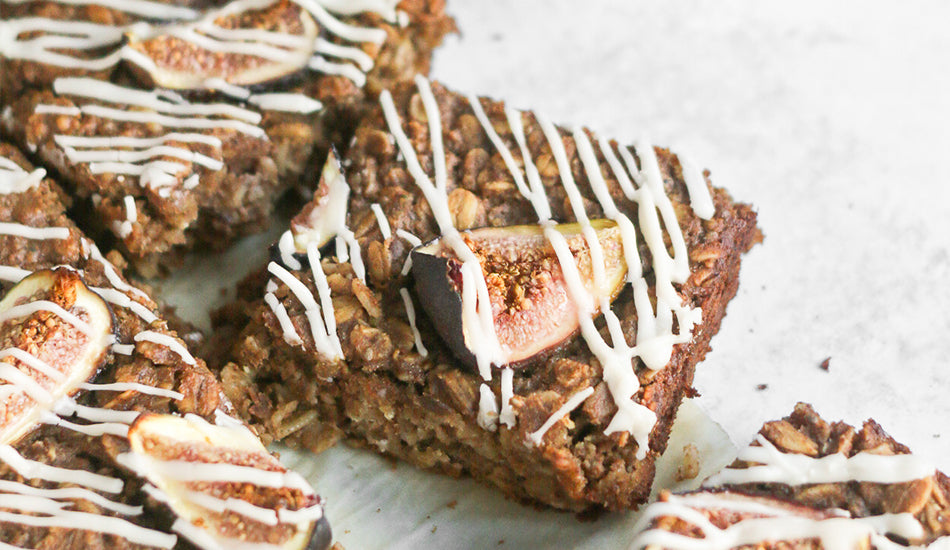 Oat breakfast bars made with Once Upon a Farm Mama Blueberry Fruit & Veggie blend. 